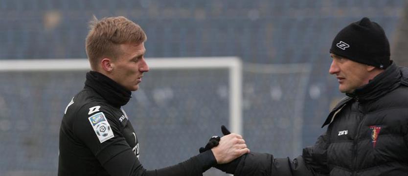 Piłka nożna. Słowik w Japonii, Robak w Widzewie