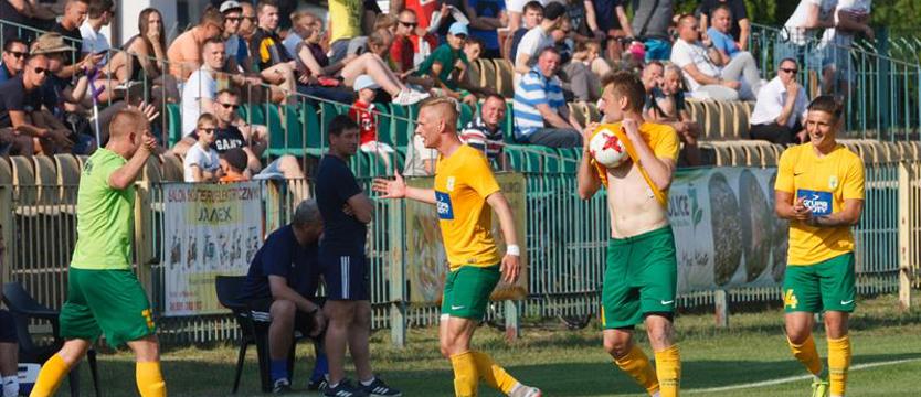 Piłka nożna. Derbowe szlagiery na inaugurację III ligi