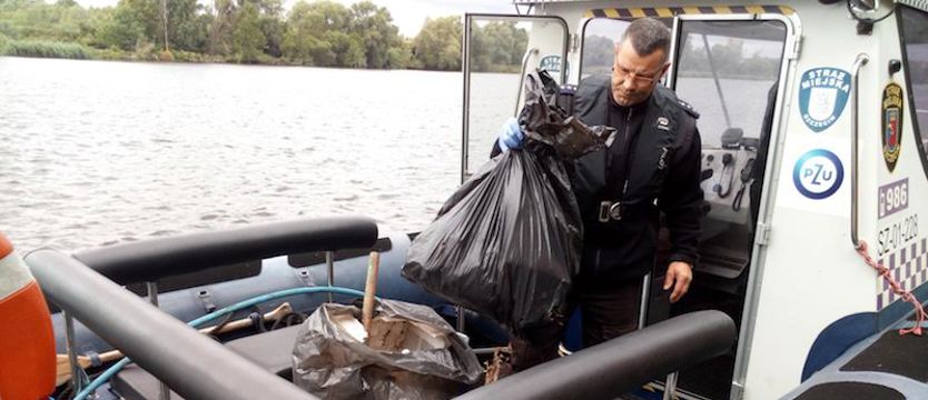 Strażnicy miejscy pomogli. Plaża Mieleńska posprzątana
