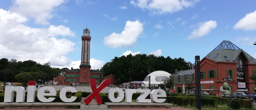 Rodzina nad morzem. Lato drenuje kieszenie