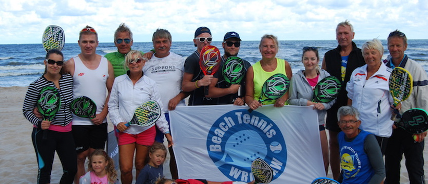 Tenis na plaży. Wygrali z kapryśną aurą