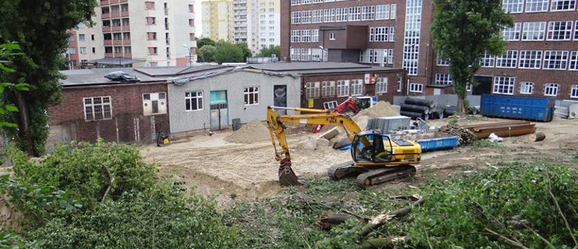Miejsce dla betonu i szkła. Porządkowanie przez niszczenie