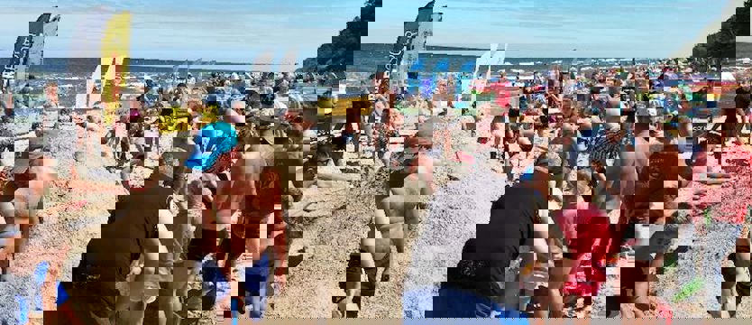 Plażowe mistrzostwa budowniczych. Pobierowo usypało 301 centymetrów!