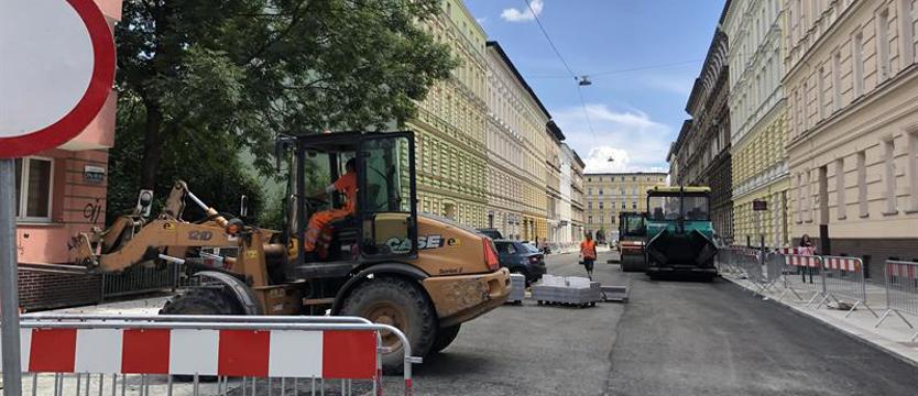 Ulica Małkowskiego z nowym asfaltem