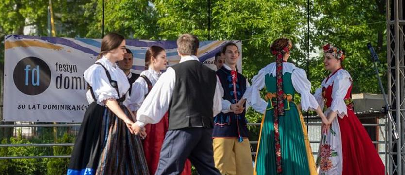 Różany Ogród Sztuki. Wokół tradycji ludowych