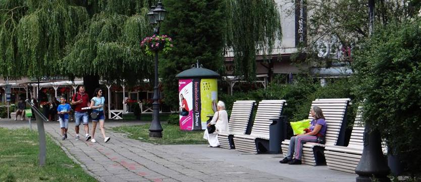 Praktyka „Katalogu mebli miejskich”. Reguła a rynek