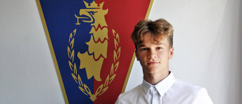 Piłka nożna. 15-letni pomocnik z kontraktem