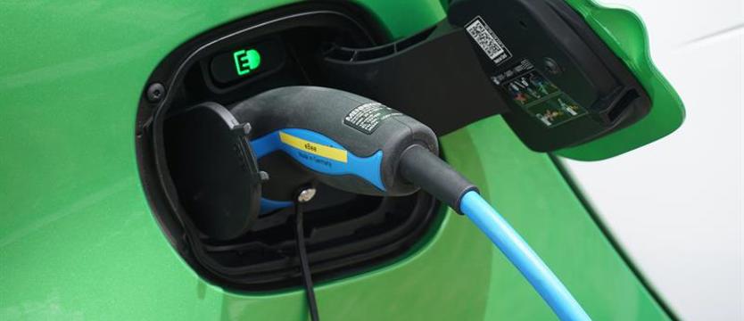 Coraz więcej elektrycznych aut