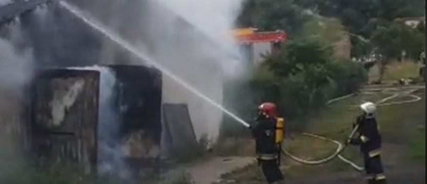 Pożar w fermie drobiu we wsi Niedźwiedź