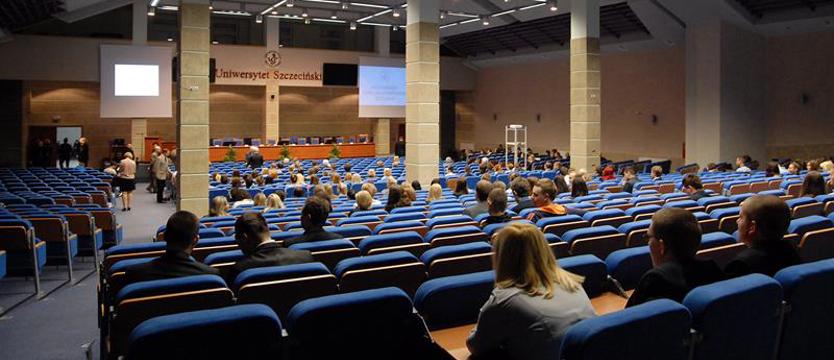Gdy studia powszednieją. Ambicje czy zarobki?
