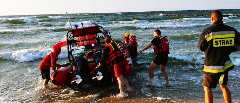 Tragedia na rewalskiej plaży. Utonął ojciec i syn