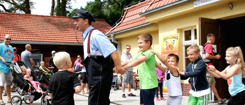 Podróż z atrakcjami. Klaun Tommi i wesoły konduktor