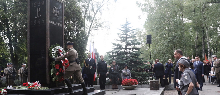 W godzinę „W” oddano hołd powstańcom przed pomnikiem Gloria Victis