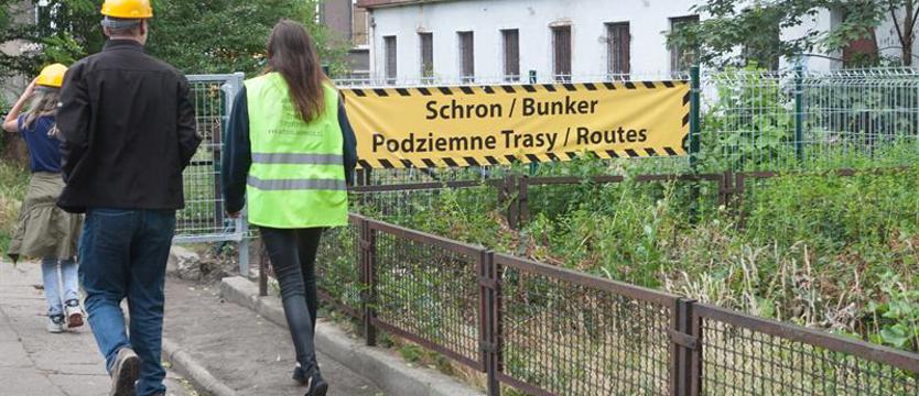 Parkingowiec na schronie?