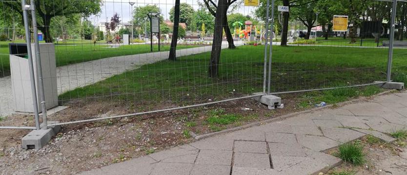 Park jest – chodniki będą