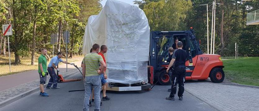 Sztaplarką zablokowali ulicę. Ukarano operatora i kierownika