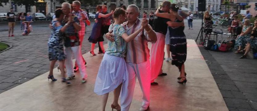 Milonga pod globusem