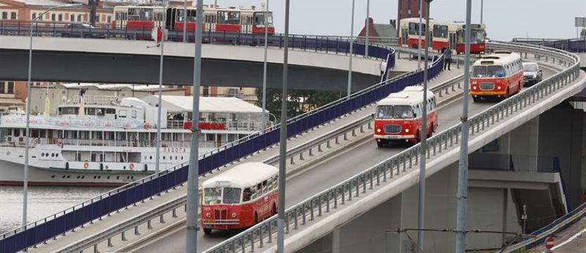 Tłumy w zajezdni, tłumy w autobusach