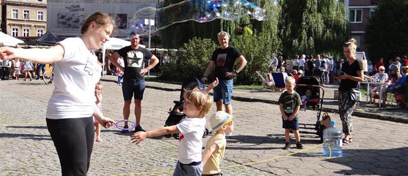Chodźcie z nami! Spotkania, parady i kino pod chmurką