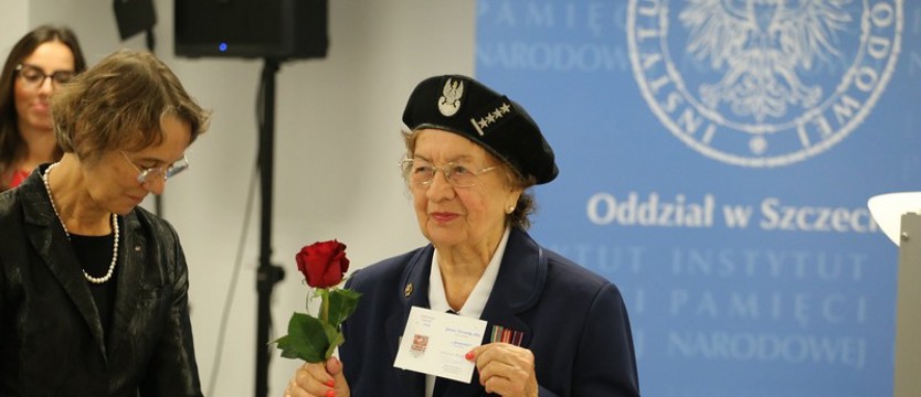 Kolumbowie rocznik 20. Odznaki dla kombatantów