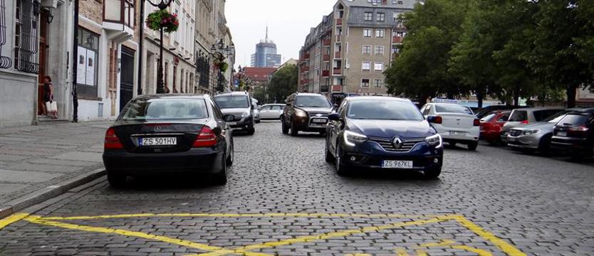 Powrót do przeszłości... parkowania na pl. Orła Białego