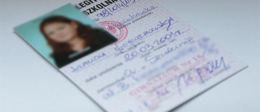 Uczeń odbierze legitymację szkolną