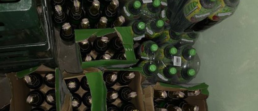 Włamywali się do magazynów sklepów i kradli alkohol