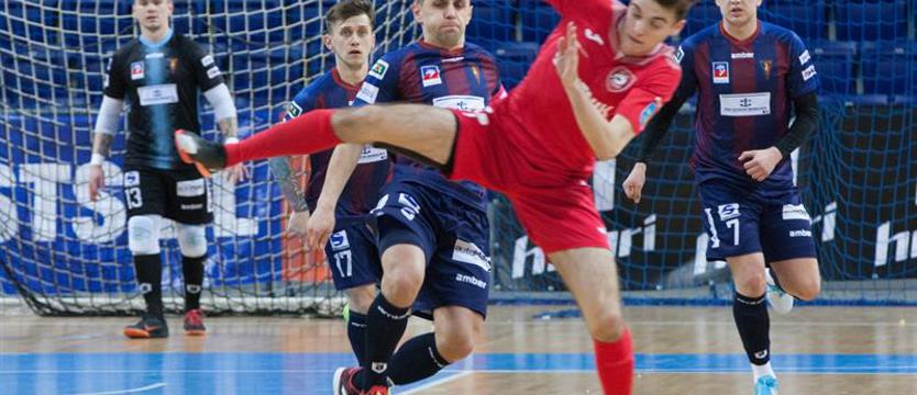 Futsal. Bliski koniec Pogoni ’04...