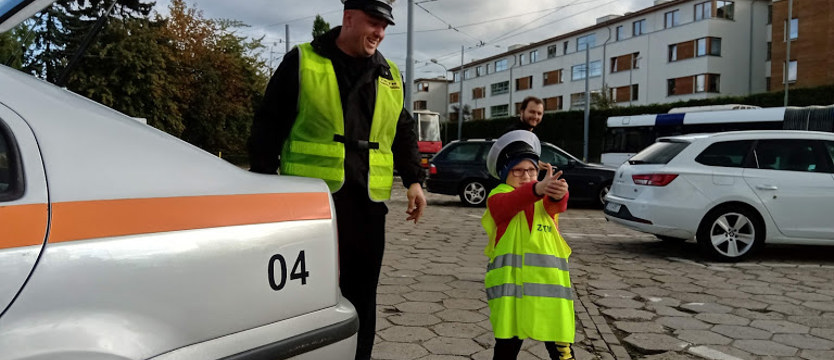 Filip został kierowcą. Będzie spełniał marzenia innych