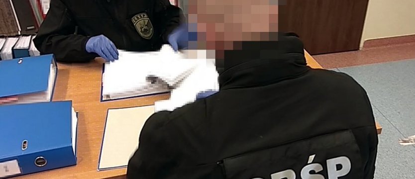 Dziesięć osób zatrzymanych za oszustwa podatkowe i pranie pieniędzy