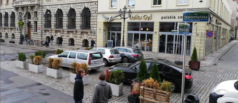 Deklaracje a proza życia. Pod specjalnym nadzorem?