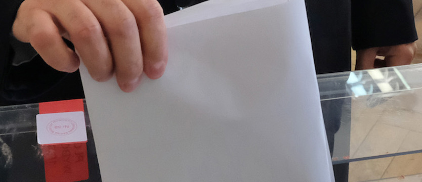 PKW: Wybory do Senatu z 99,5% komisji: PiS 44,71%, KO 35,46%, PSL 5,74%
