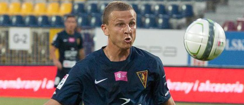 Piłka nożna. Dąbrowski czeka na lidera