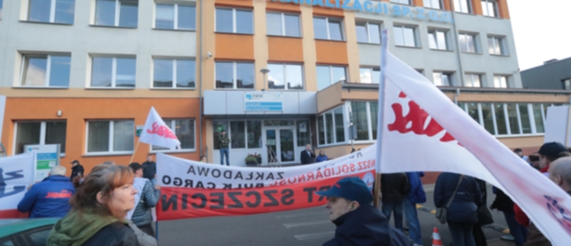 Pikieta przed ZWiK – chcą podwyżek płac