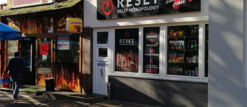 Bandyta sterroryzował ekspedientkę