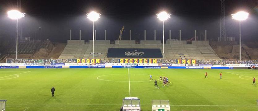 Piłka nożna. Stadion zmienia się z dnia na dzień [GALERIA]
