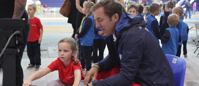 Sport dziecięcy. Przedszkolaki z mistrzami sportu