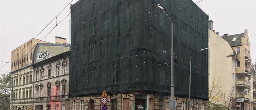 Zrujnowane pustostany na licytację