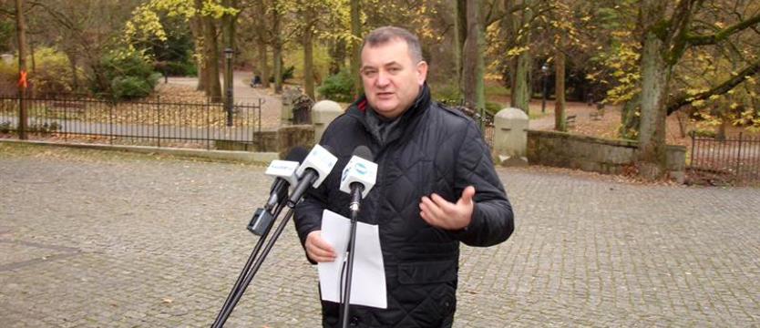 Senator interweniuje u premiera