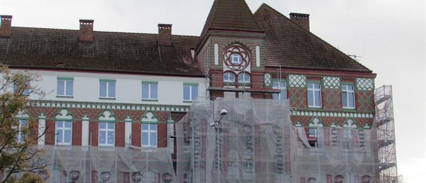 Remontują zabytkowy budynek