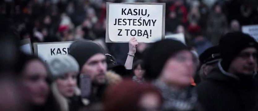 W geście społecznej solidarności. Szczecin murem za Kasią