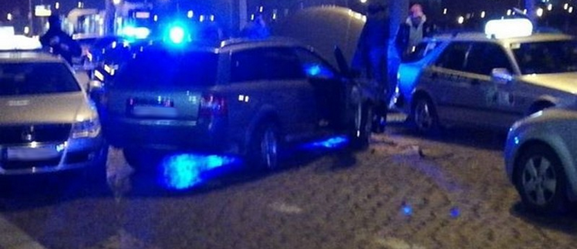 Ścigany przez policję wjechał w samochody