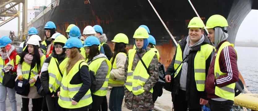 Uczniowie z „ekonomika” w polickim porcie