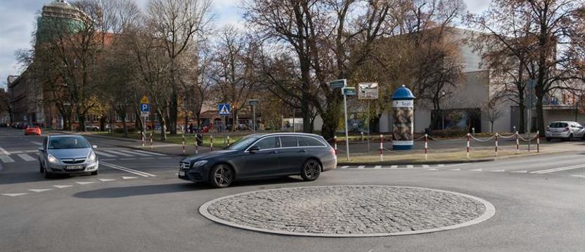 Jaka nazwa ronda? Miłośnicy Piłsudskiego popierają pomysł Konfederacji