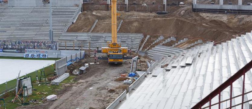 Piłka nożna. Kolejne zmiany przy budowie stadionu [GALERIA]
