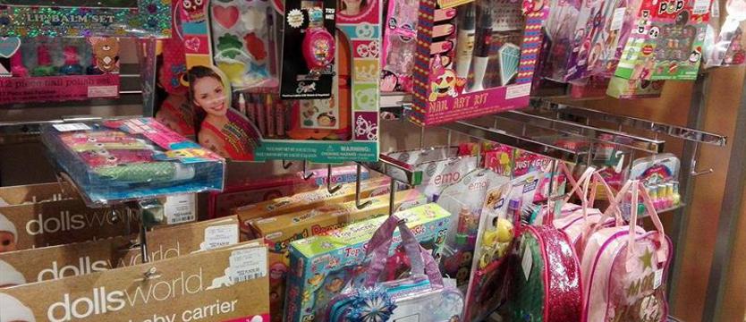 „Zawieszona zabawka” – dobroczynna inicjatywa w Neapolu