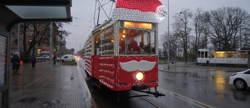 Świąteczny tramwaj w trasie