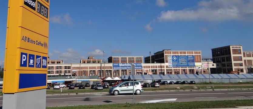 Tak w Osinowie Dolnym wymiata się konkurencję. Działka „z przeszłością” sprzedana