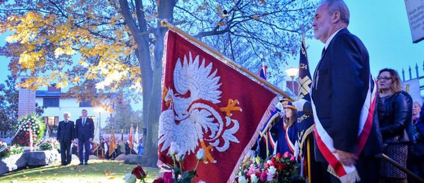 Sztandar trafi do archiwum