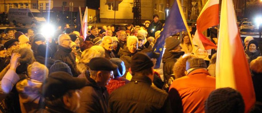 Manifestowali w obronie wolnych sądów w Świnoujściu